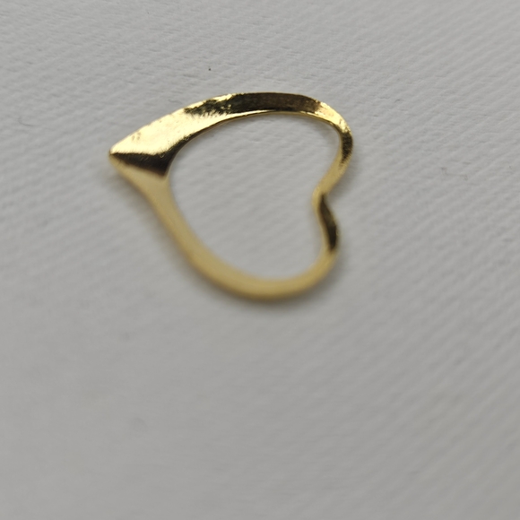 Elegant Gold Heart Pendant - Picture 4 of 6